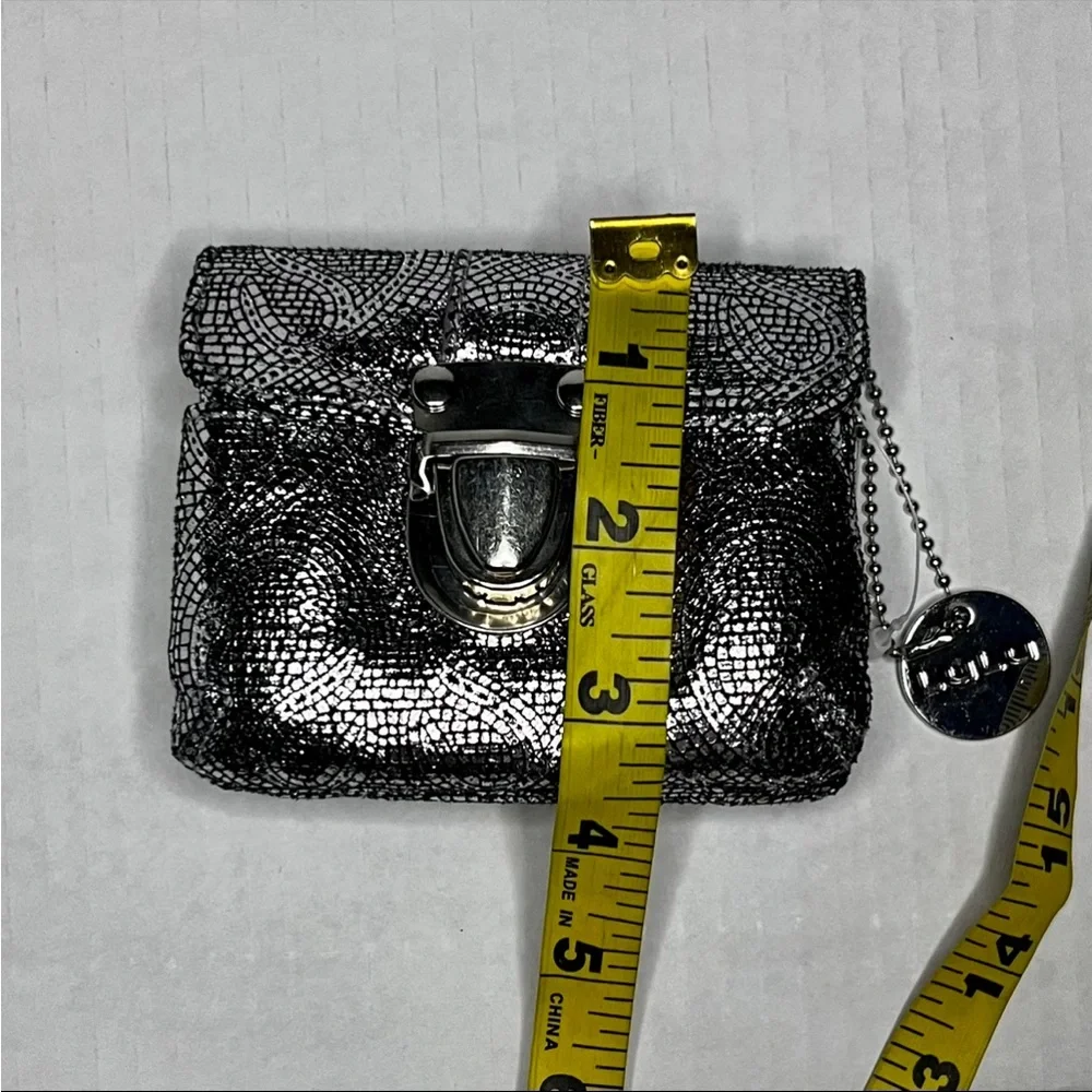 Lulu’s Metallic Wallet - Picture 12 of 13